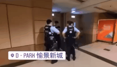 警察商場內截查市民 其他市民拍攝過程遭警員威嚇及襲擊