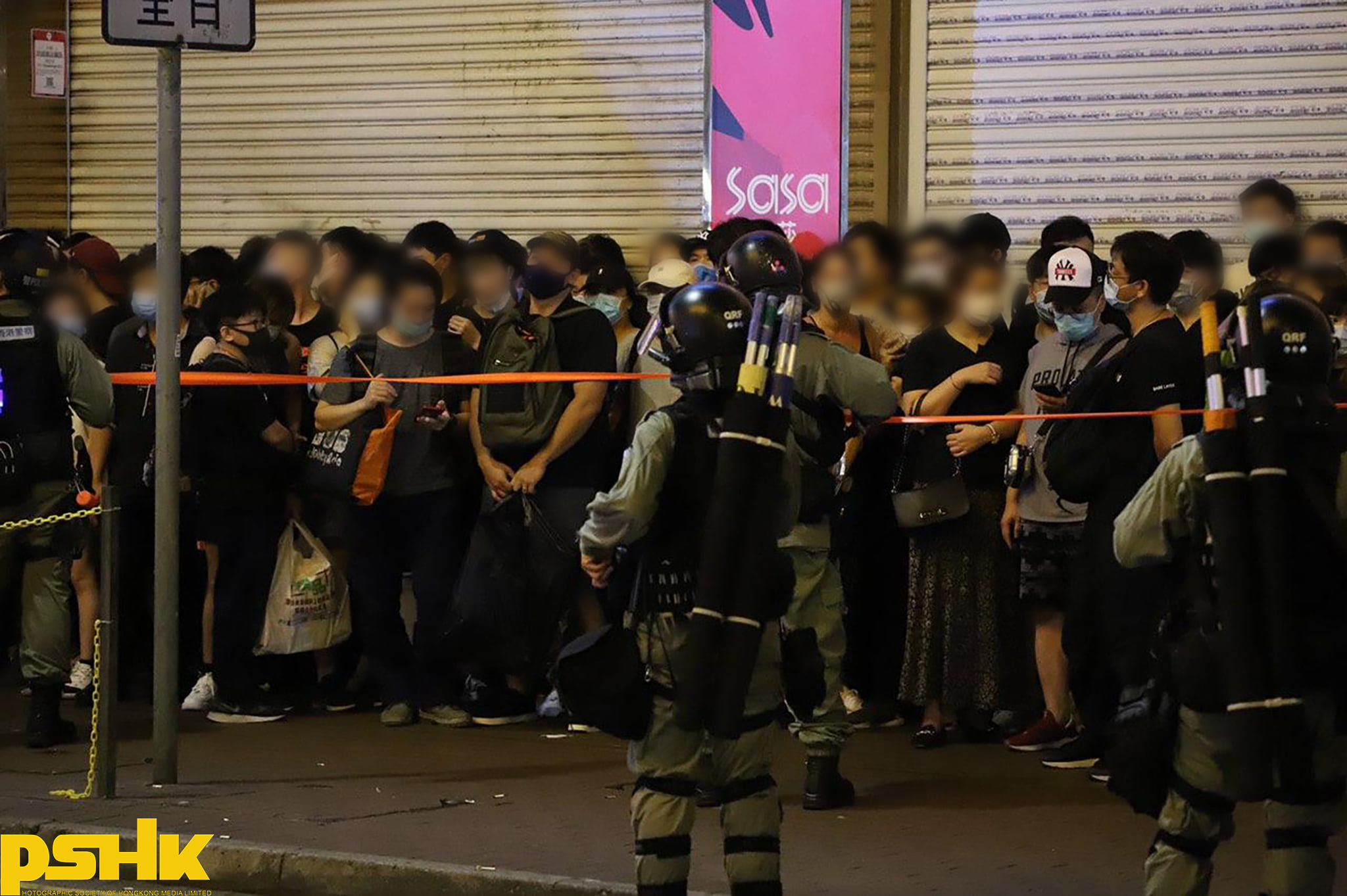 旺角濫權包圍截查過百市民 跪地舉起雙手 禁所有記者採訪