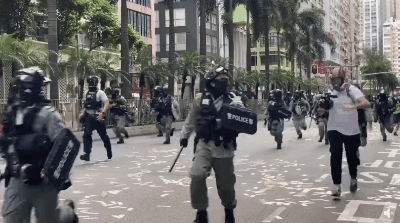 無故向外籍記者噴椒