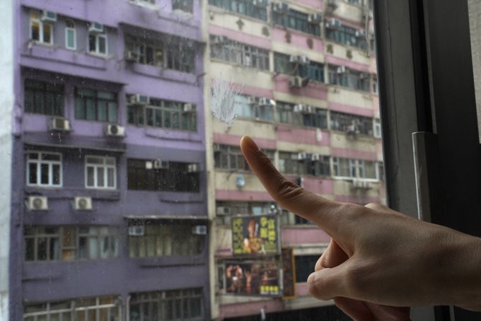 防暴警因有人拍攝而向唐樓單位開槍發射胡椒球彈  10人身體不適